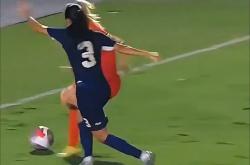 不丹足球赛事中，一位年轻球员实现帽子戏法