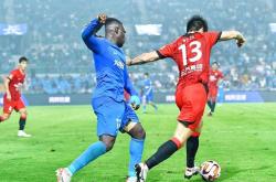 上海上港队在比赛中展现出团队合作力，成功击败对手的简单介绍