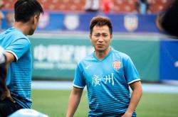 包含广州恒大球员展现团队合作精神，备战关键战的词条