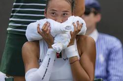 网球巨星转战足球，加入女子球队