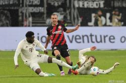 法兰克福球员因进球而引领球队取得胜利的简单介绍