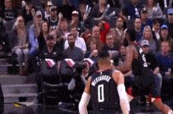 火箭险胜马刺，哈登狂砍40+得分