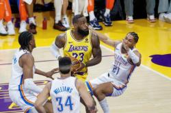 篮球明星间的激烈较量惹人尖叫！的简单介绍