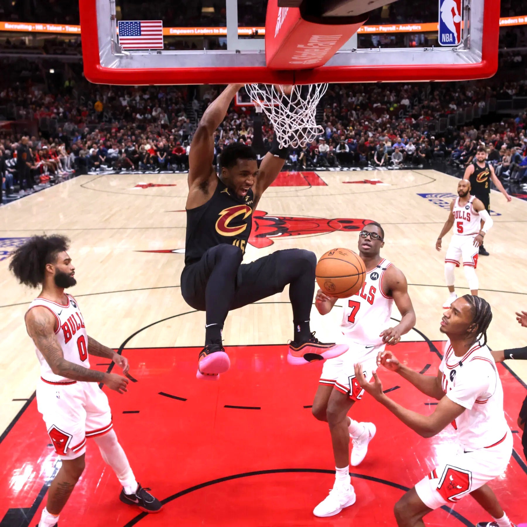 包含开拓者新秀闯关成功荣膺赛季最佳新人的词条