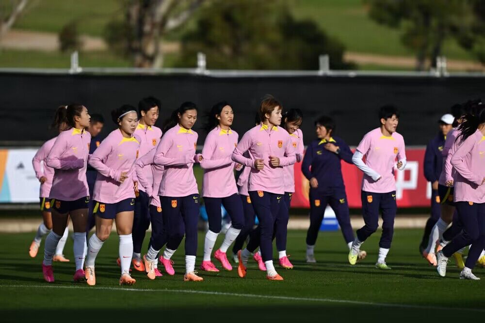 中国女足备战比赛，誓取胜利