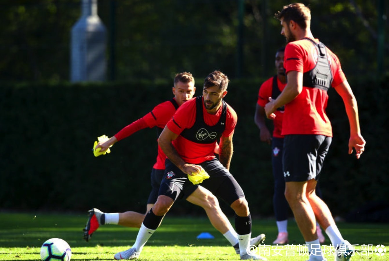 伯明翰城VS狼队，西边故乡之争了谁能脱颖而出