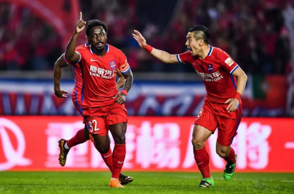 关于重庆斯威主场取得胜利继续领跑积分榜的信息