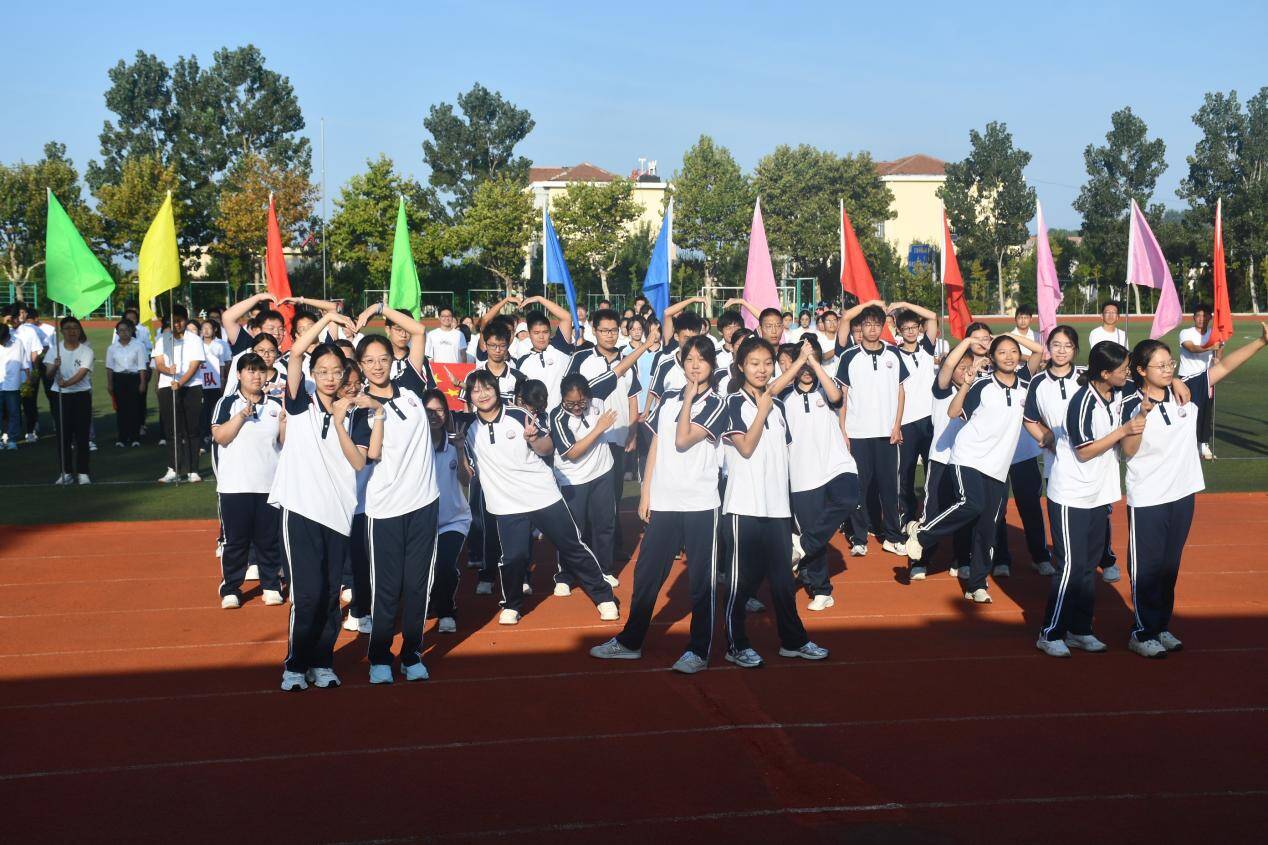 包含争先恐后赛出能力精英尽展风采的词条