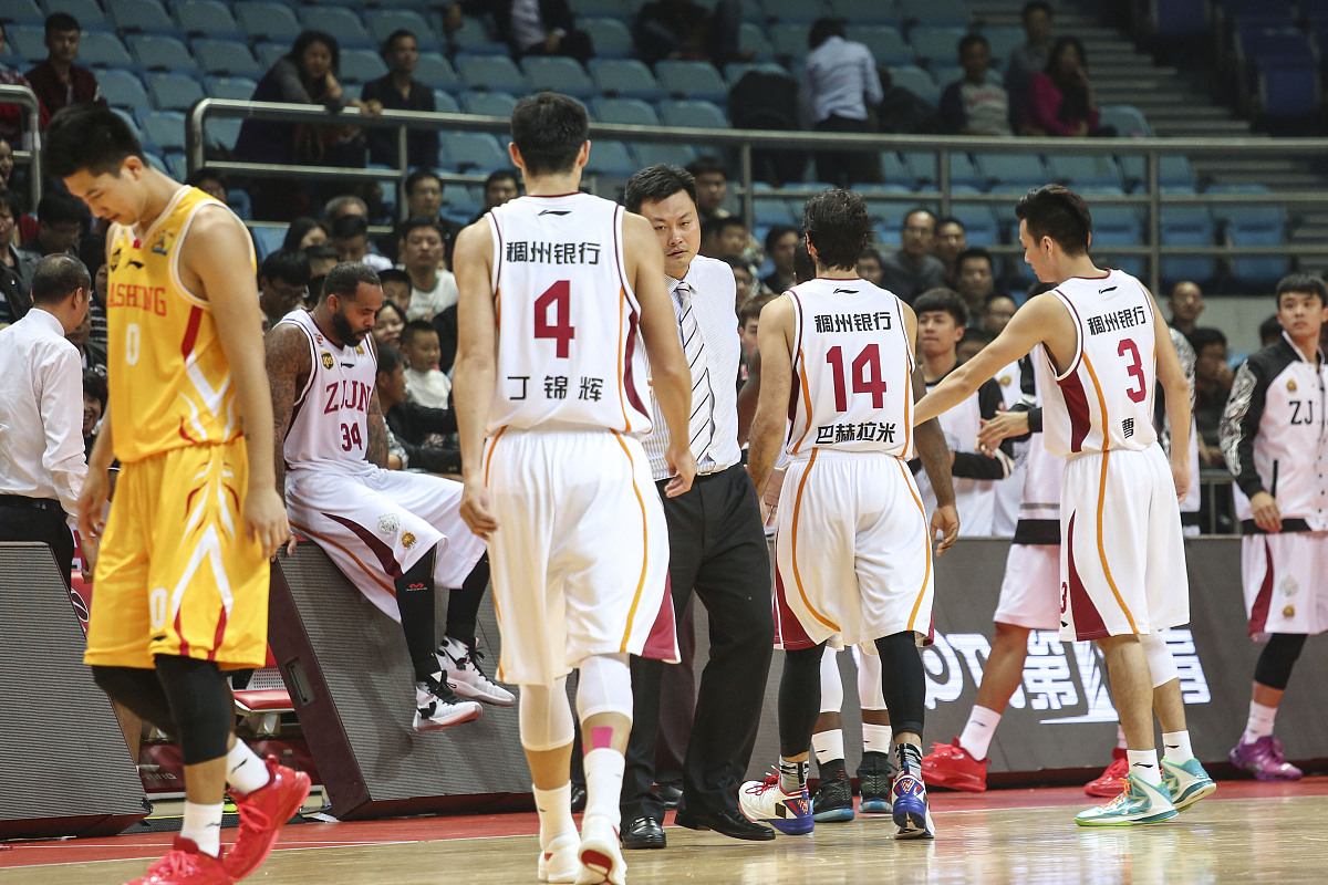 浙江队主场不敌新疆男篮，寻求突破