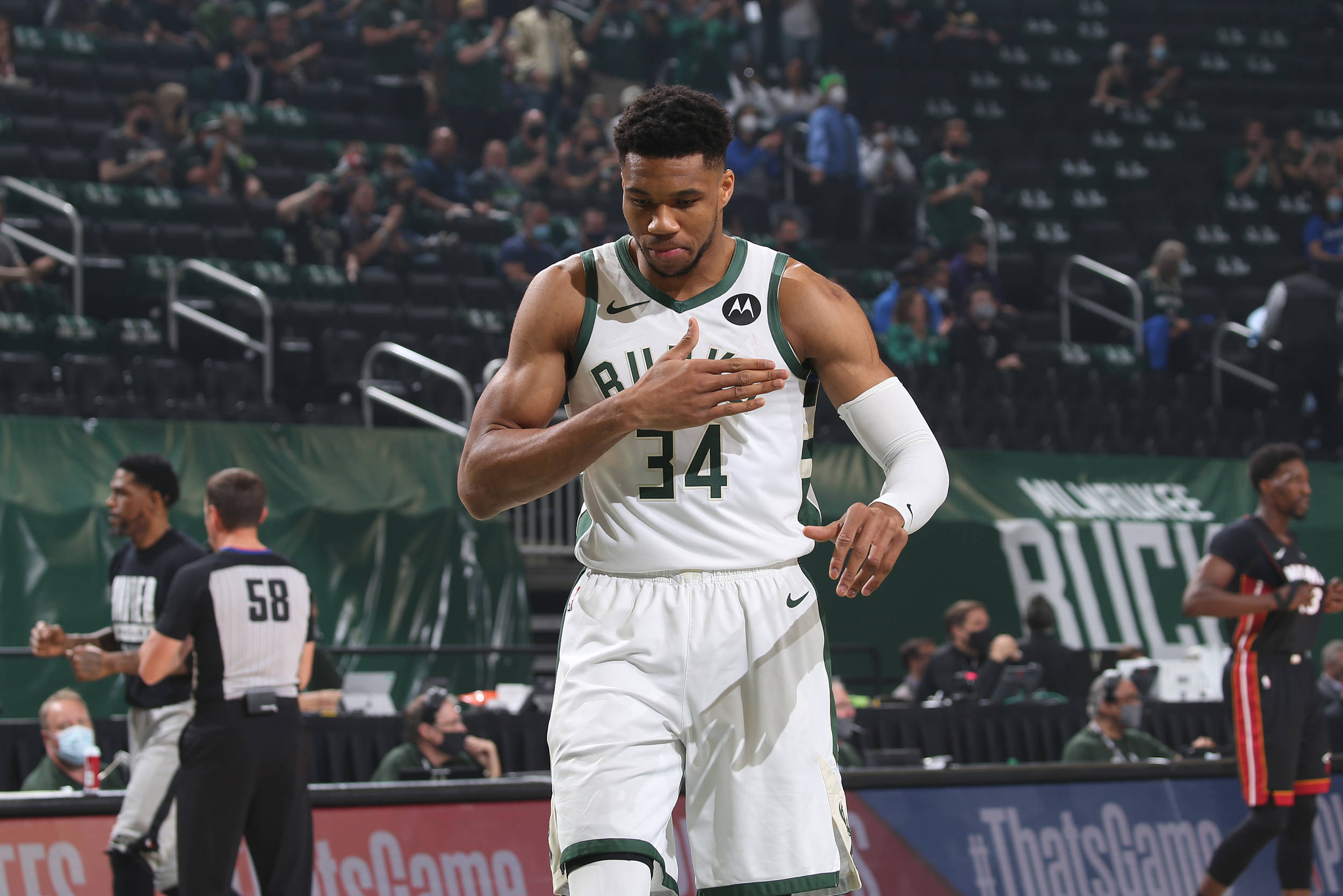 篮网队胜过篮球队，东部第一成为霸主