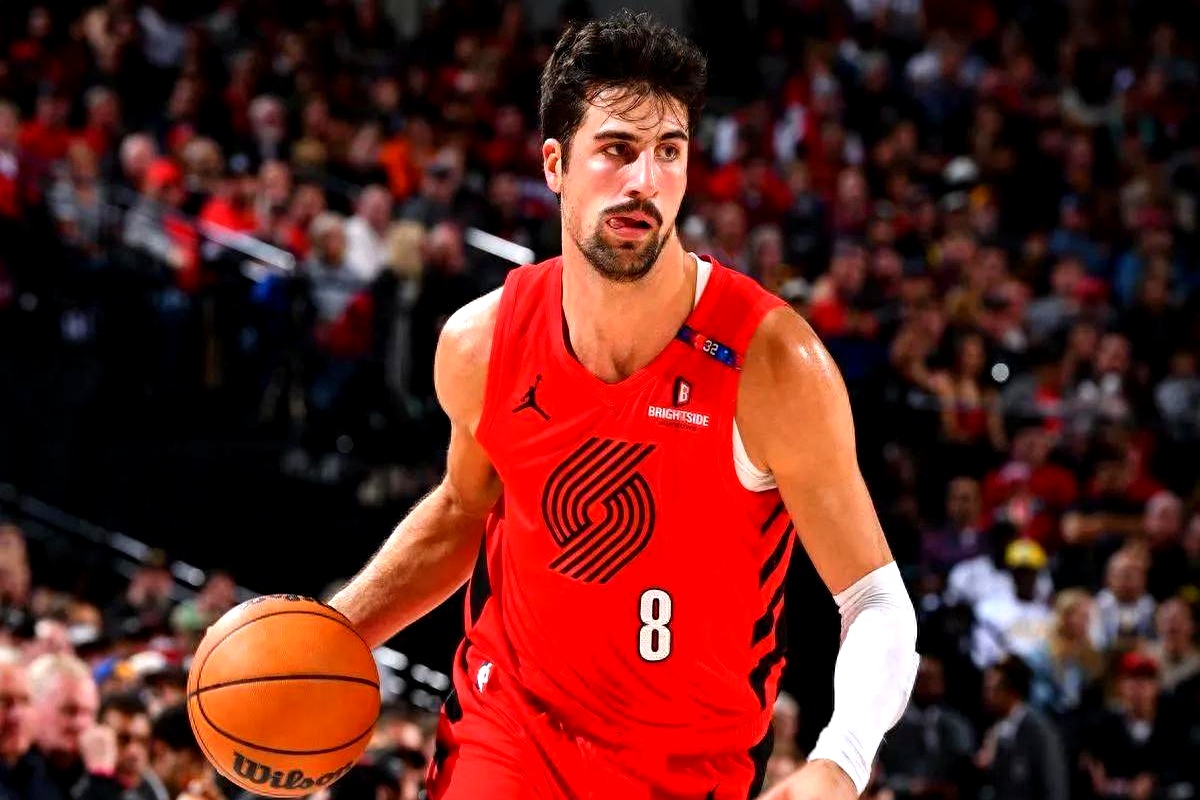 火箭队核心球员表现出色荣膺赛季MVP