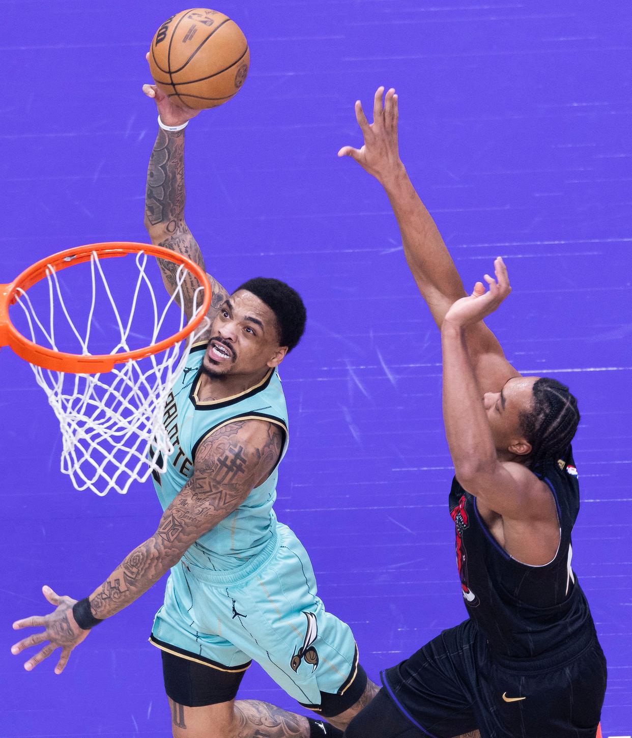 包含猛龙球员贡献双双，击败对手取得连胜的词条