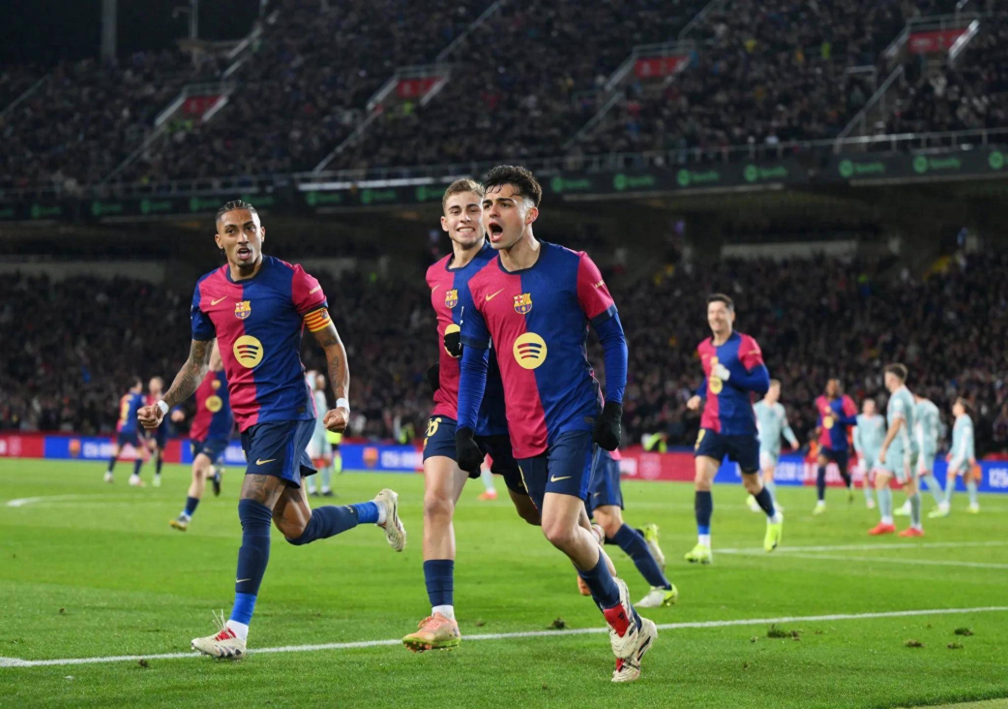 包含马竞击败巴萨重夺西甲榜首地位的词条