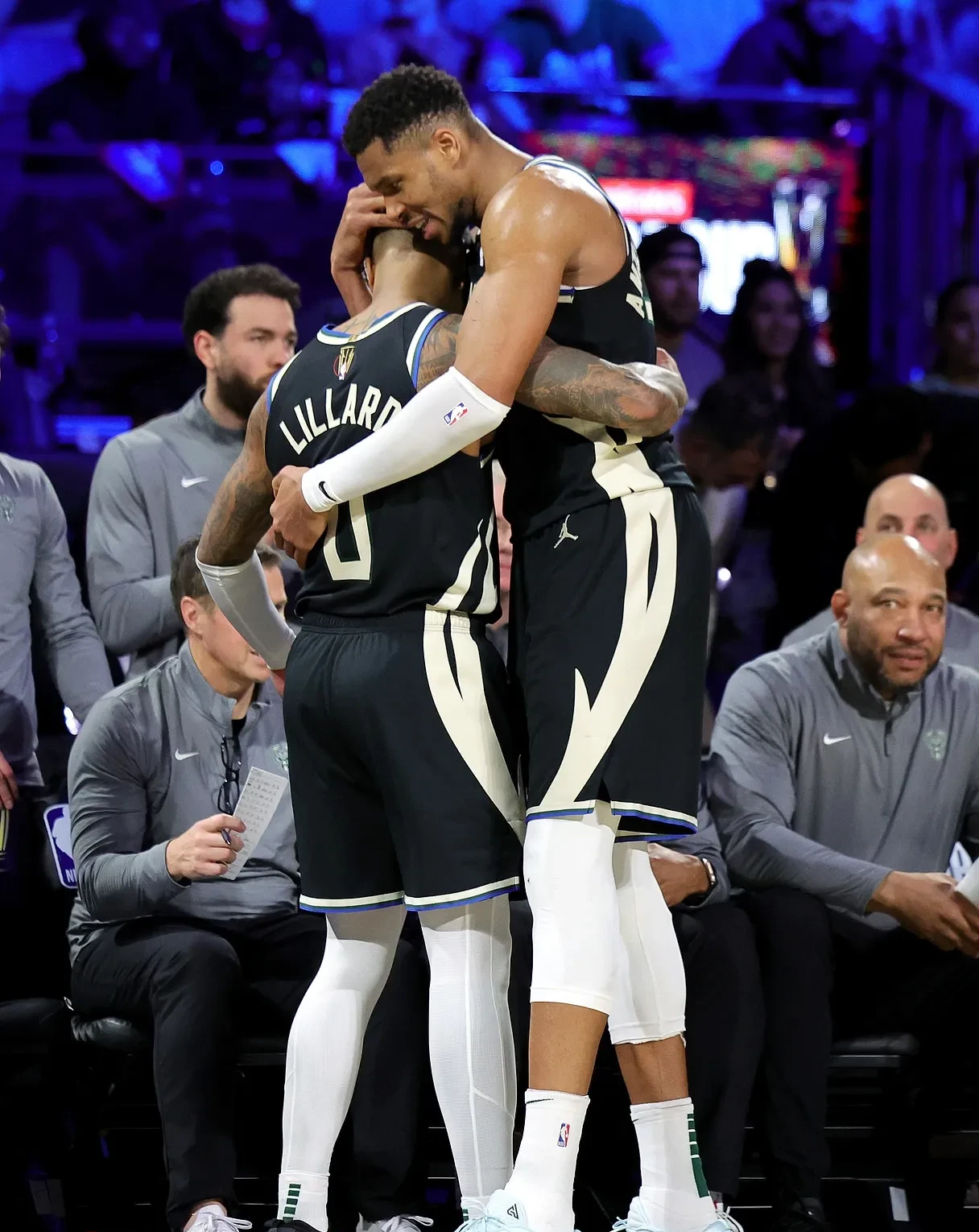 字母哥独揽三双，助雄鹿取得关键胜利