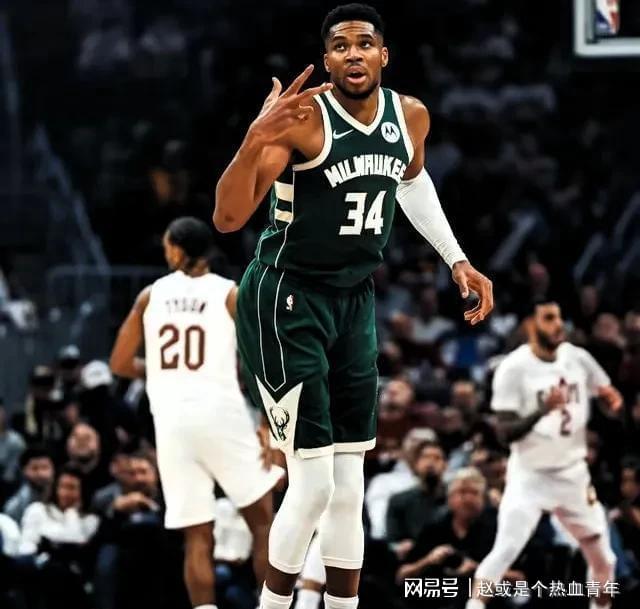 字母哥独揽三双，助雄鹿取得关键胜利