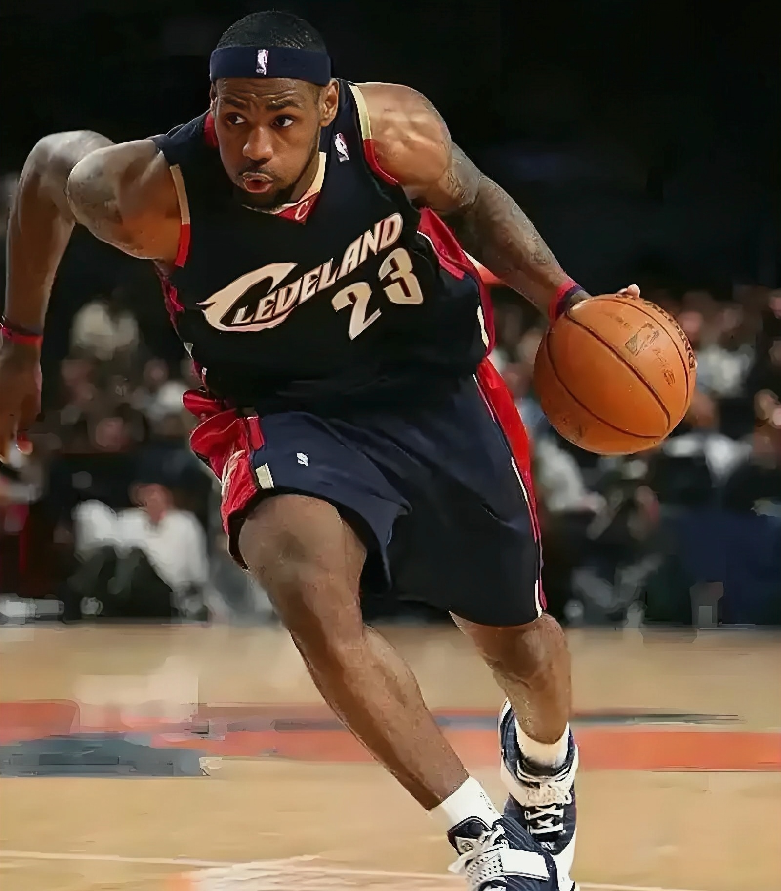 篮球明星周末：詹姆斯飞扣制胜球赢得全明星赛的简单介绍