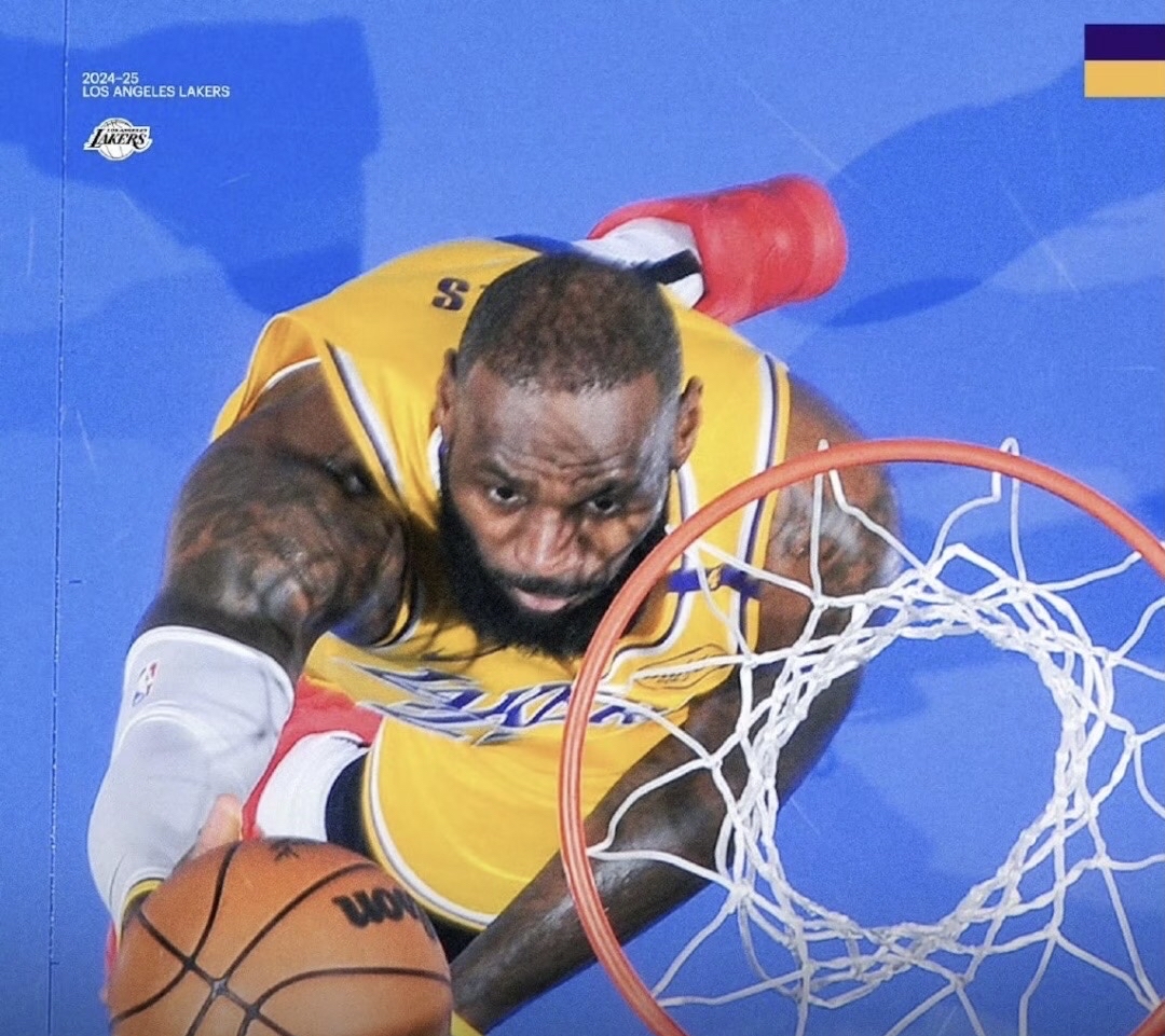 篮球明星周末：詹姆斯飞扣制胜球赢得全明星赛的简单介绍