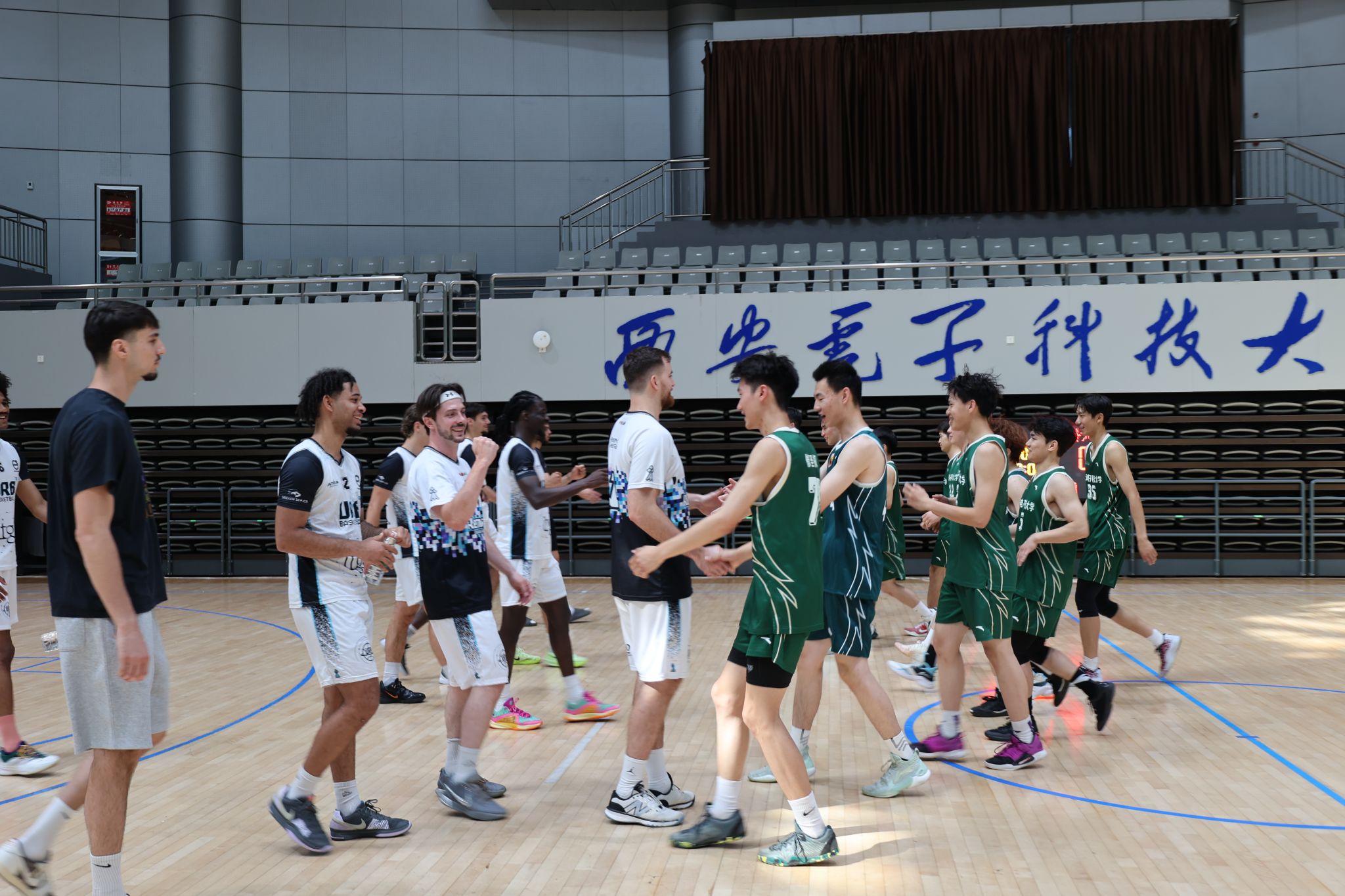 体育精神在篮球场上持续传承