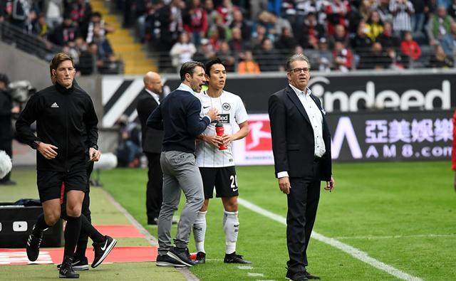 包含法兰克福俱乐部宣布与星球员签订长约的词条