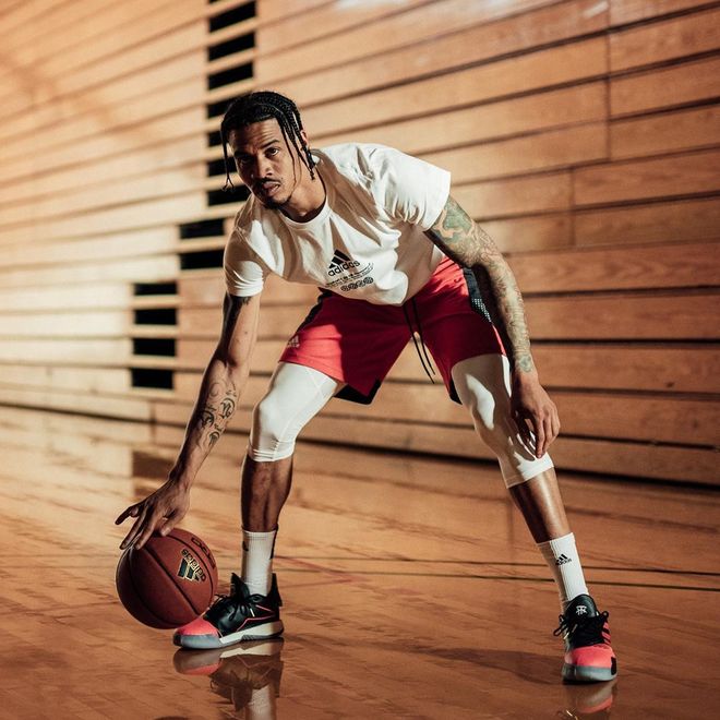 火箭队经理向教练组提出调整建议 火箭队经理向教练组提出调整建议