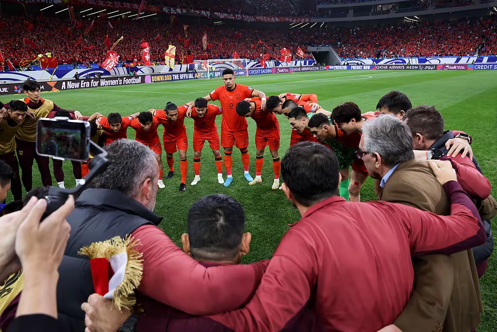 进球后庆祝场面震撼，球队晋级