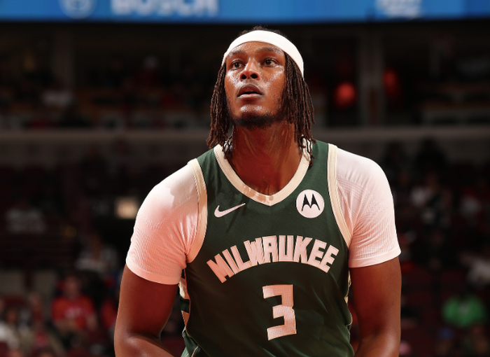 雄鹿队球星收获生涯首个总冠军戒指，事业迈上新高峰的简单介绍