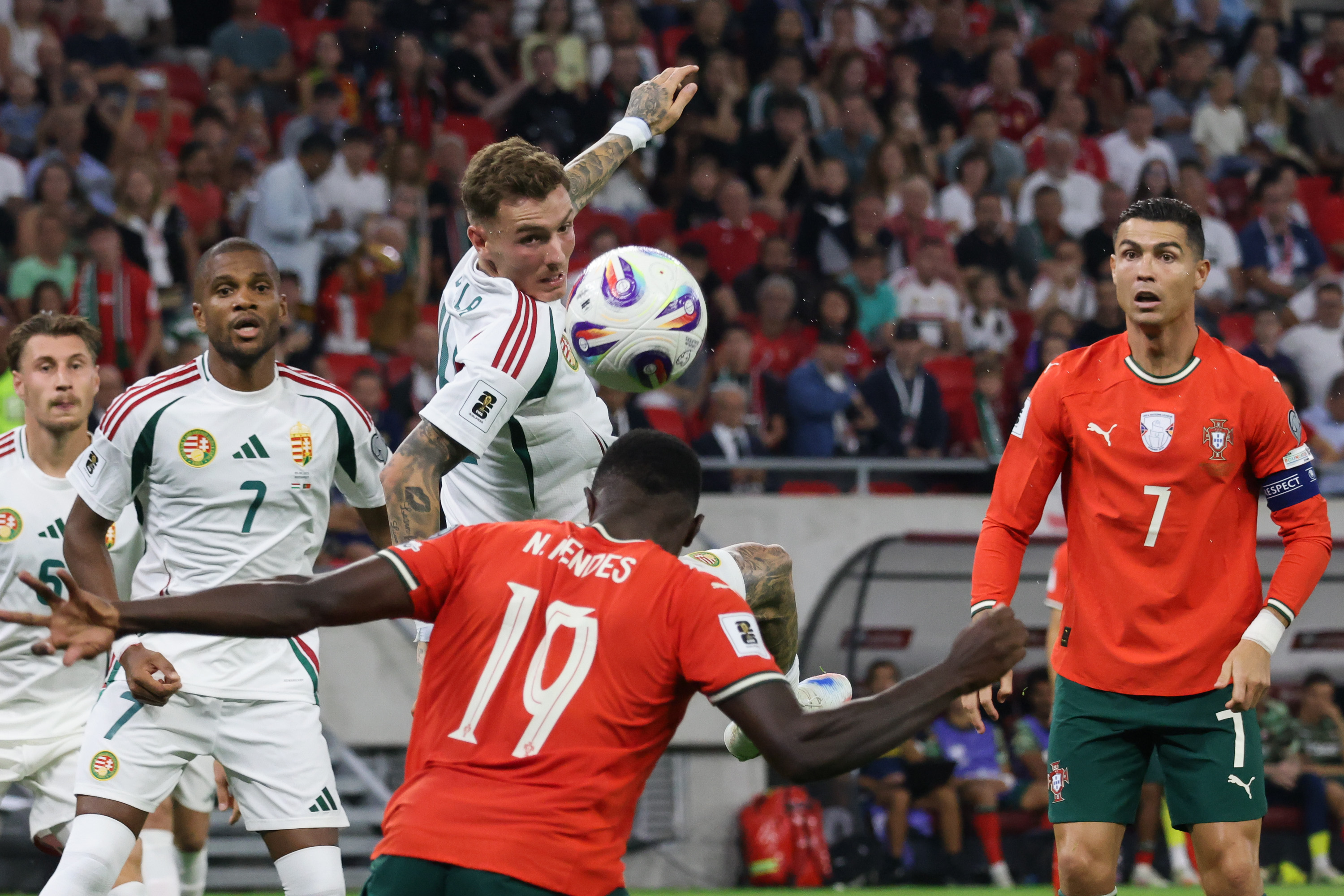 葡萄牙胜西班牙，赢得晋级关键战