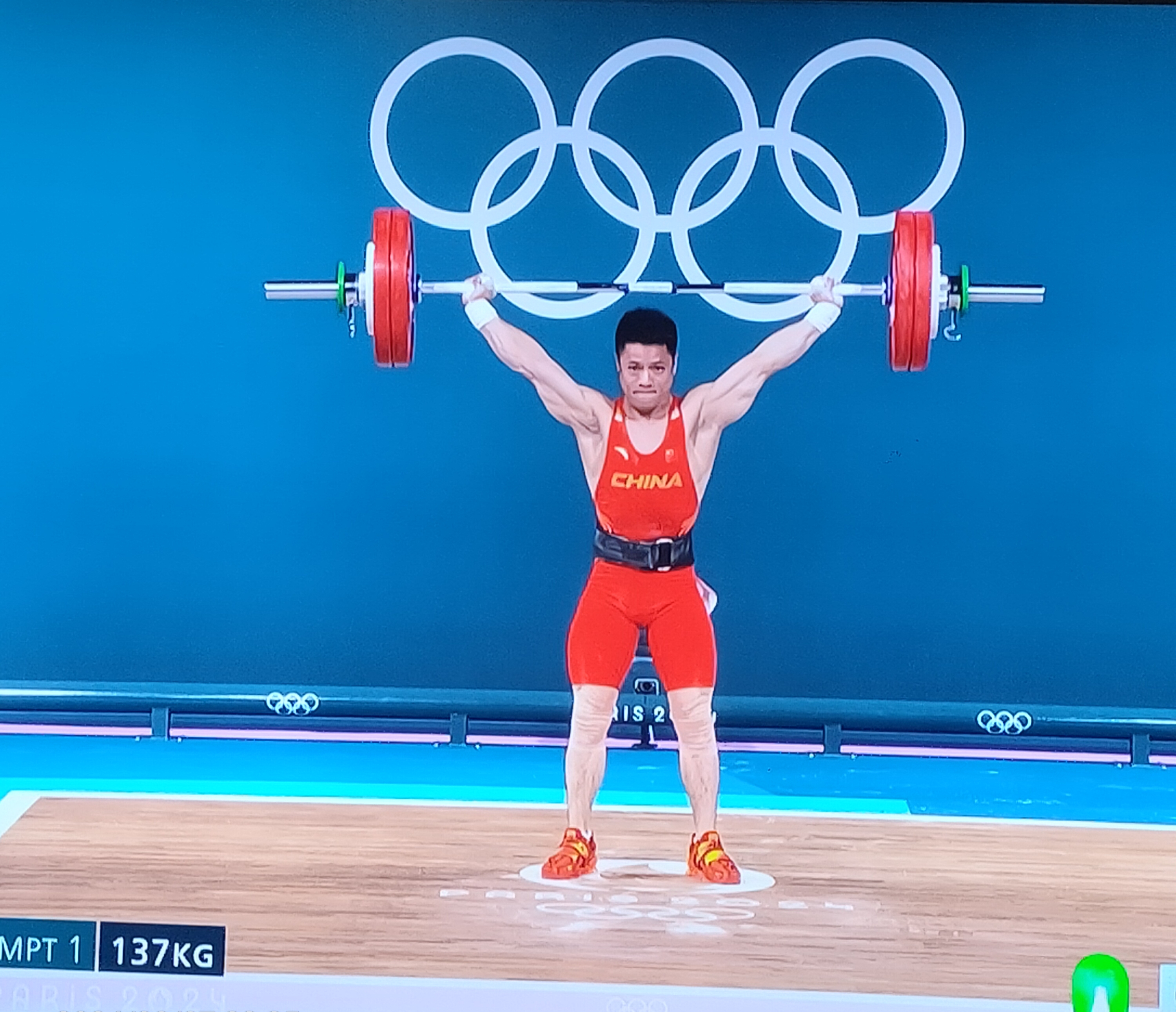 中国举重夺得第一名